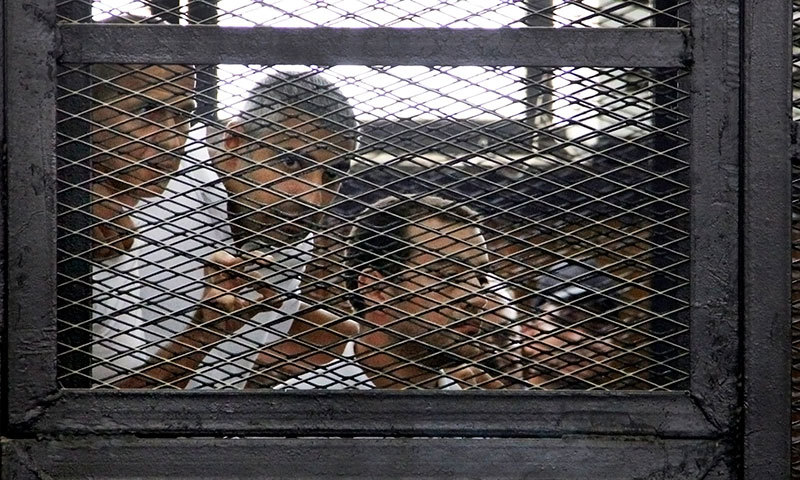 مصر: الجزیرہ کے تین صحافیوں کو سات سال قید